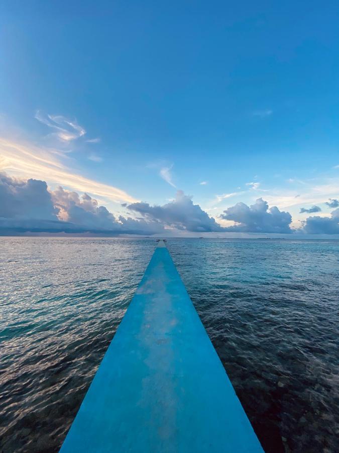 מלון Reef Edge Thulusdhoo, Maldives מראה חיצוני תמונה